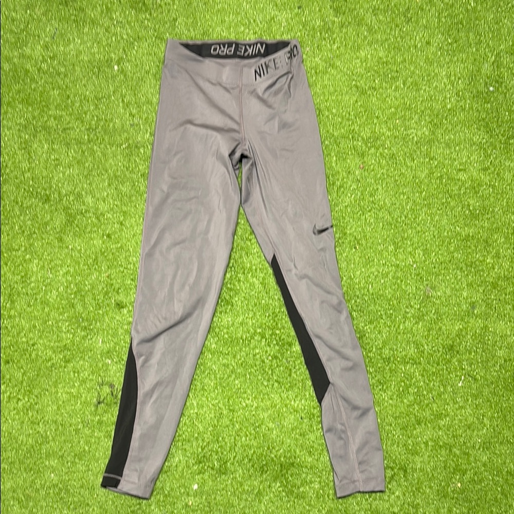 XS women’s Nike pro gray liner with black on calves